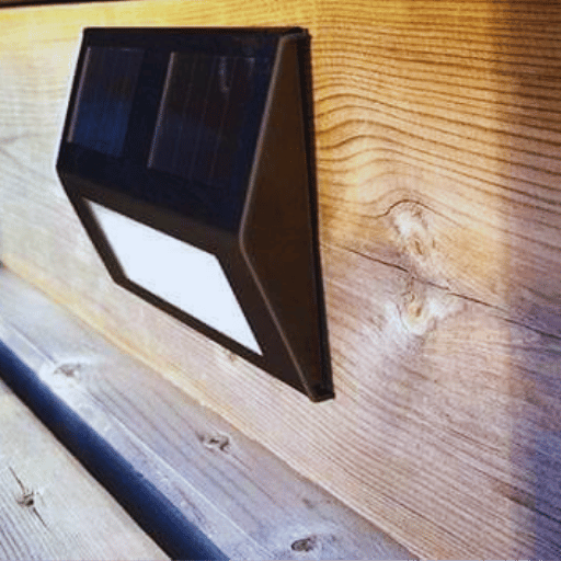 Wie kann ich meine integrierten LED-Terrassenleuchten warten und Fehler beheben?